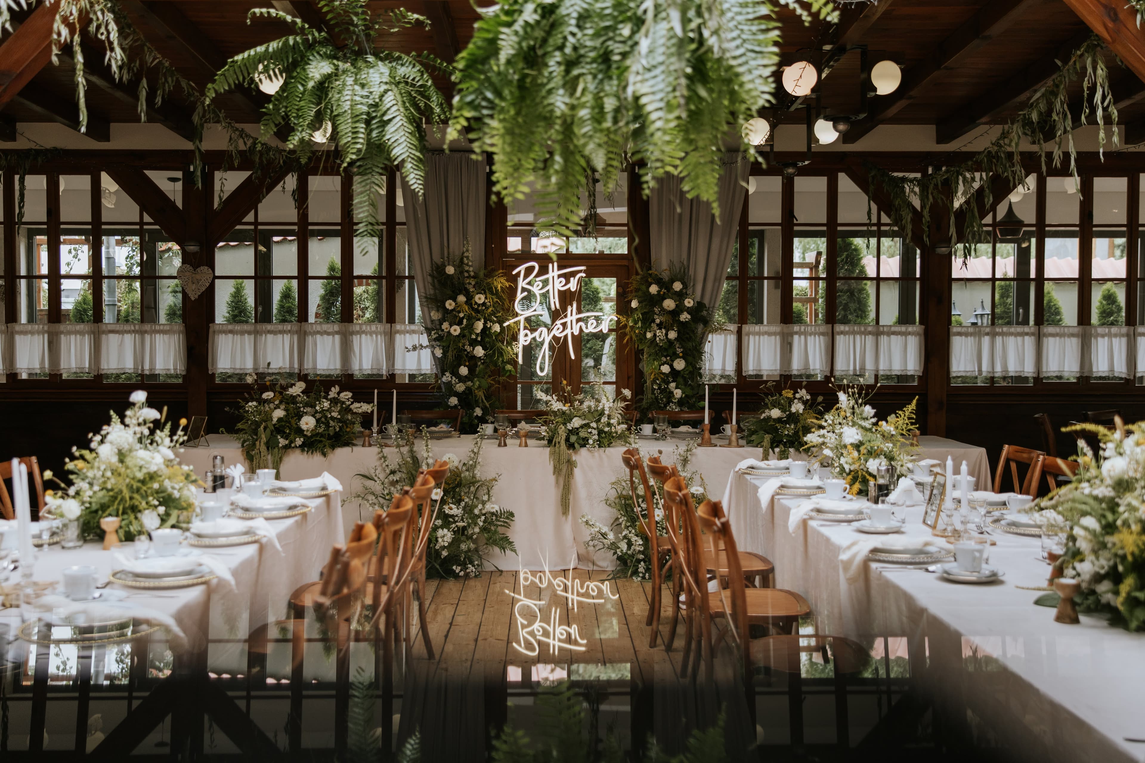 Elegancka dekoracja stołu weselnego